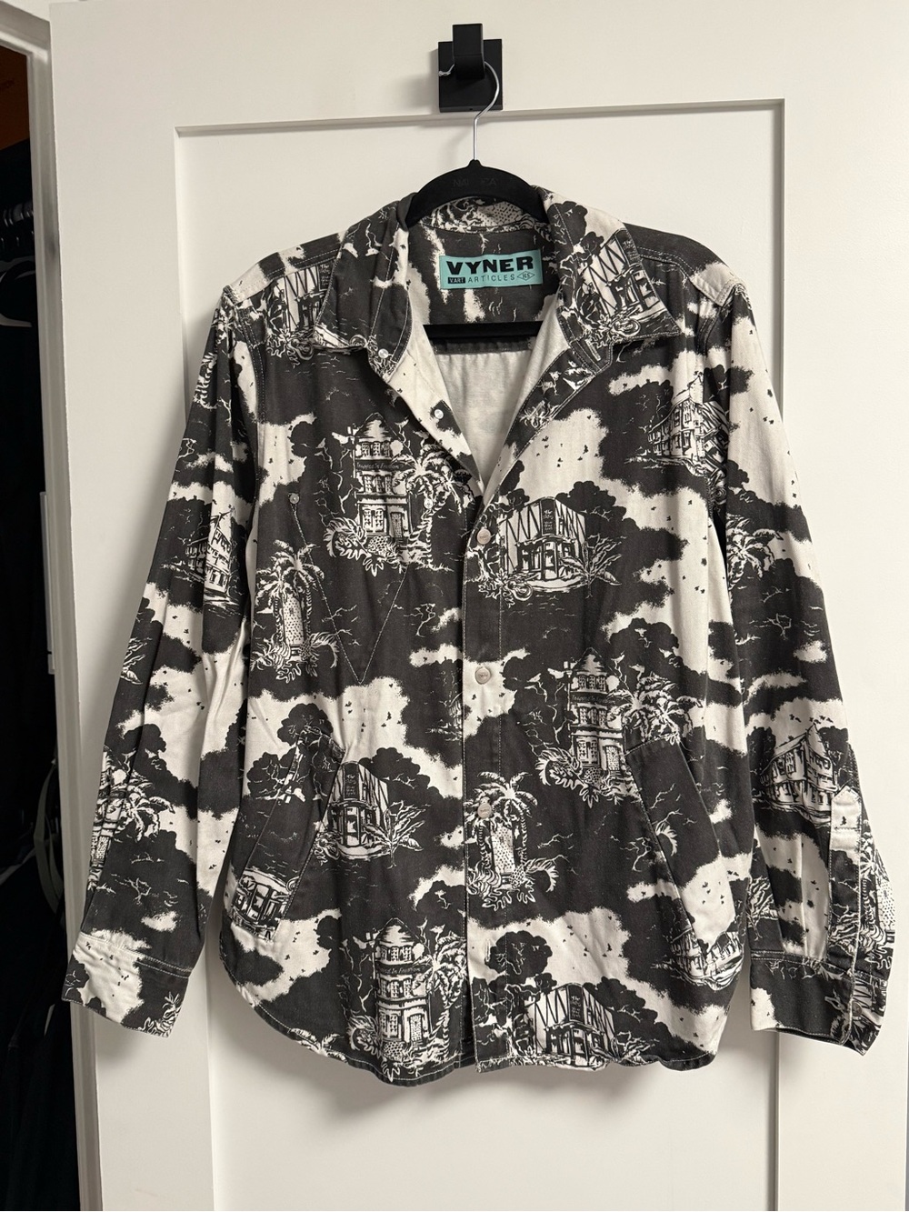 Vyner Articles Black & White Scenic Print Button-Up Shirt